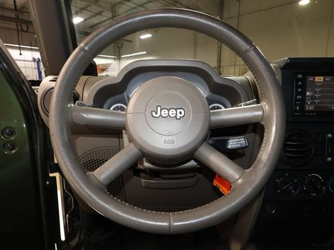 Used 2007 Jeep Wrangler Unlimited Sahara w/ Dual Top Group image 7