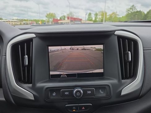 Used 2024 GMC Terrain SLE image 24