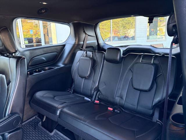 Certified 2025 Chrysler Pacifica Select AWD/4WD image 13