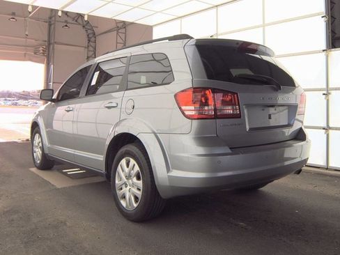 Used 2020 Dodge Journey SE w/ SE Popular Equipment Group image 4