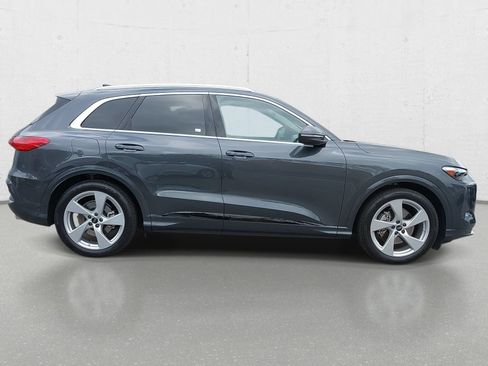 Certified 2025 Audi Q5 Prestige AWD/4WD image 4