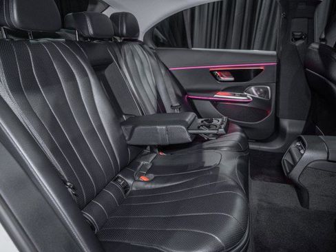 Used 2025 Mercedes-Benz E 350 4MATIC Sedan image 14