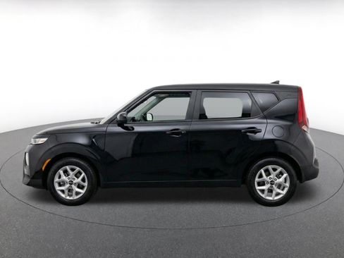 Used 2025 Kia Soul LX w/ LX Technology Package FWD image 7