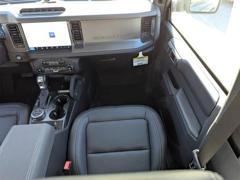 New 2025 Ford Bronco Badlands image 16