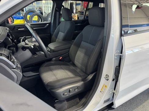 Used 2025 GMC Acadia Elevation image 27