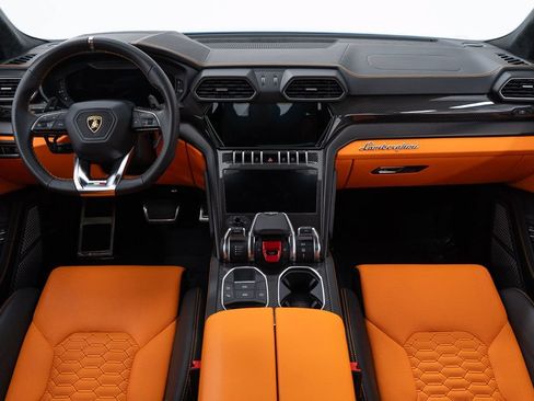 Used 2022 Lamborghini Urus AWD/4WD image 28