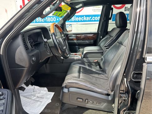 Used 2015 Lincoln Navigator 2WD image 23