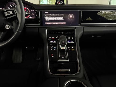 Used 2022 Porsche Panamera 4S image 37
