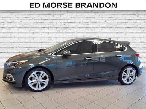 Used 2018 Chevrolet Cruze Premier image 2