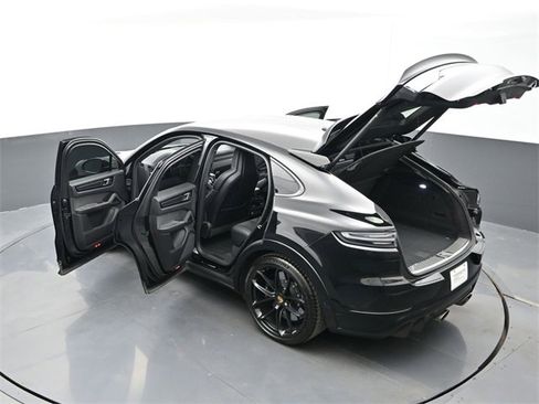 Used 2022 Porsche Cayenne Turbo GT image 29