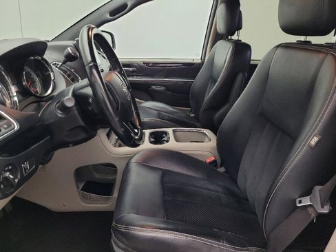 Used 2017 Dodge Grand Caravan SXT image 17