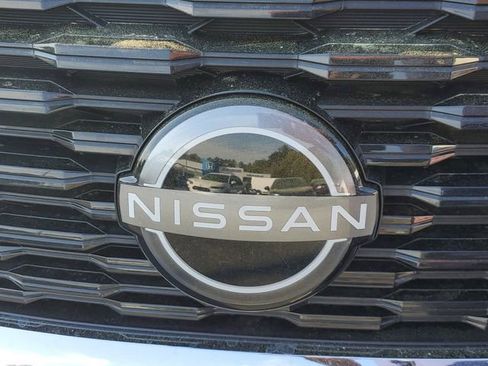 Used 2023 Nissan Rogue SV FWD image 10