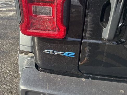 Used 2024 Jeep Wrangler Unlimited Rubicon 4xe image 23