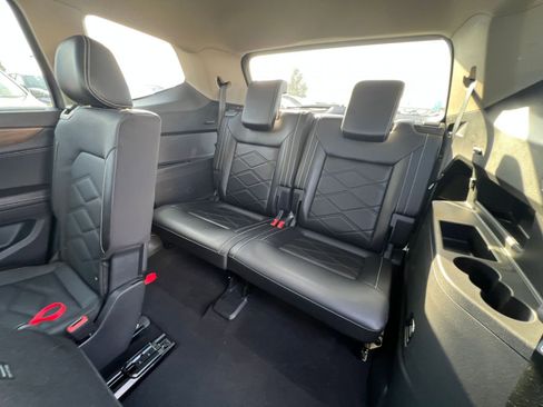 Used 2024 Volkswagen Atlas SE image 31