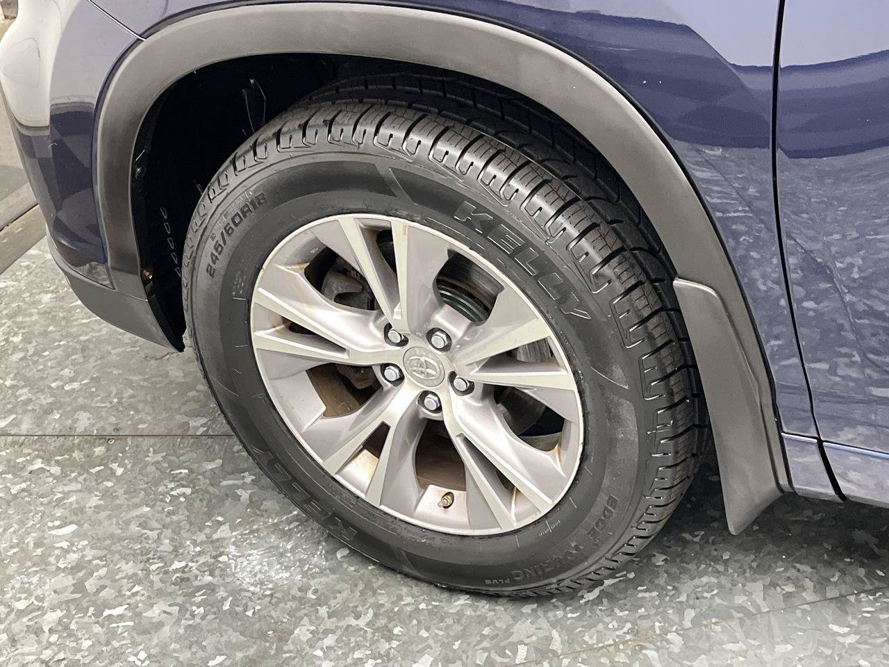 Used 2014 Toyota Highlander Plus AWD/4WD image 29