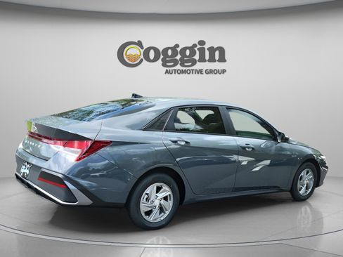 New 2026 Hyundai Elantra SE FWD image 5