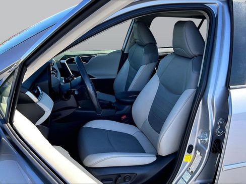 Used 2021 Toyota RAV4 Limited image 24