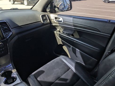 Used 2022 Jeep Grand Cherokee Laredo X image 18