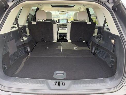 Used 2025 Lincoln Aviator 2WD w/ Equipment Group 101A image 27