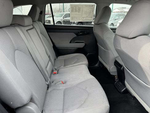 Used 2023 Toyota Highlander L image 33