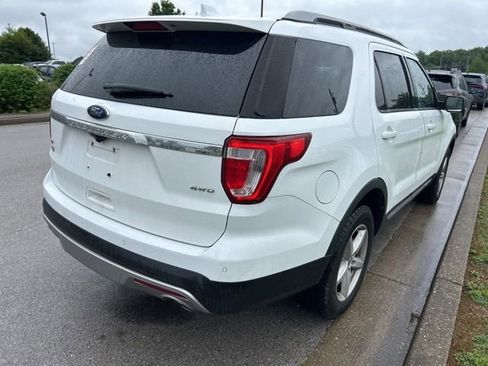 Used 2017 Ford Explorer XLT w/ Equipment Group 202A AWD/4WD image 3