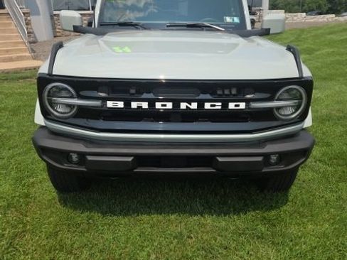 Used 2024 Ford Bronco Outer Banks AWD/4WD image 2