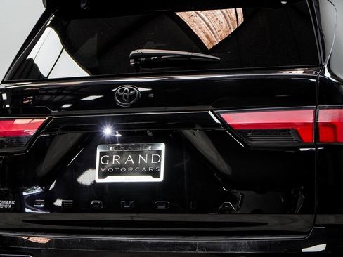 Used 2024 Toyota Sequoia Platinum image 13