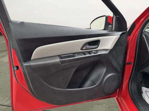 Used 2015 Chevrolet Cruze LT image 10