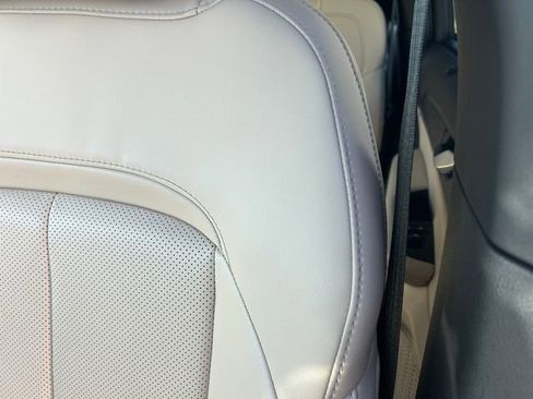 Used 2025 Jeep Grand Cherokee Limited w/ Luxury Tech Group II image 14