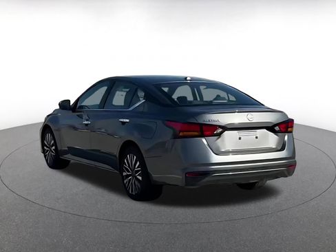 Used 2025 Nissan Altima 2.5 SV image 11