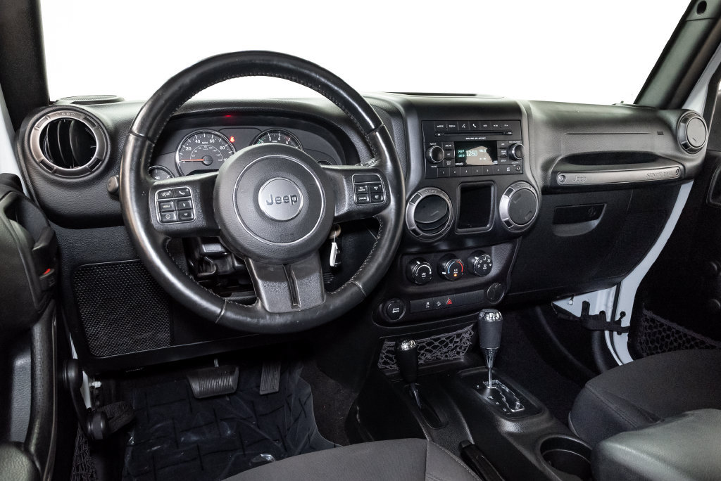 Used 2018 Jeep Wrangler Unlimited Sport w/ Connectivity Group AWD/4WD image 7