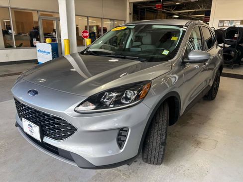 Used 2021 Ford Escape SE w/ Convenience Package AWD/4WD image 2