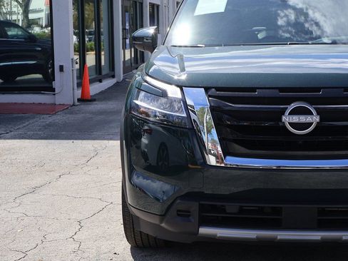 Used 2024 Nissan Pathfinder Platinum image 14
