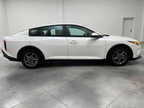 Used 2025 Kia K4 LXS image 8