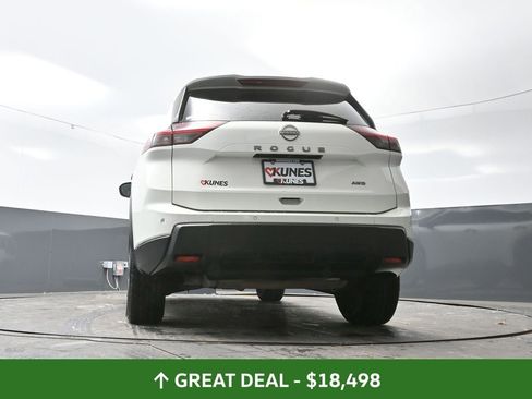 Used 2024 Nissan Rogue S image 57