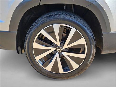 Used 2024 Volkswagen Taos SE FWD image 23