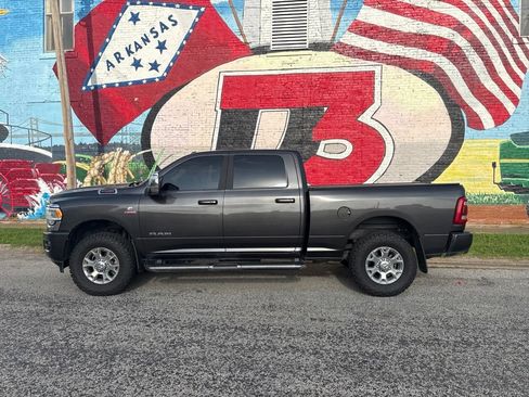 Used 2024 RAM 2500 Laramie AWD/4WD image 3