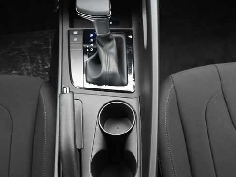 Certified 2025 Hyundai Elantra Sport image 17