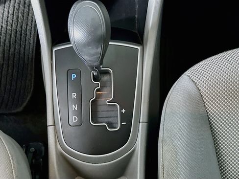 Used 2012 Hyundai Accent GLS FWD image 22
