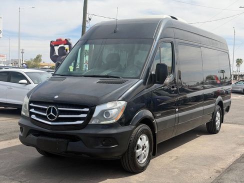Used 2015 Mercedes-Benz Sprinter 2500 image 2