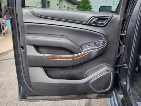 Used 2017 Chevrolet Suburban LT AWD/4WD image 16