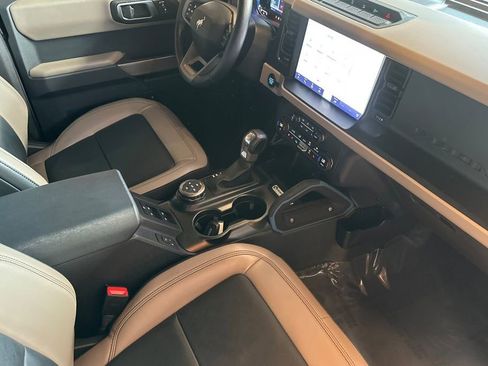 Used 2023 Ford Bronco Wildtrak image 16