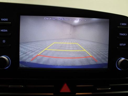 Used 2023 Hyundai Elantra SEL image 4