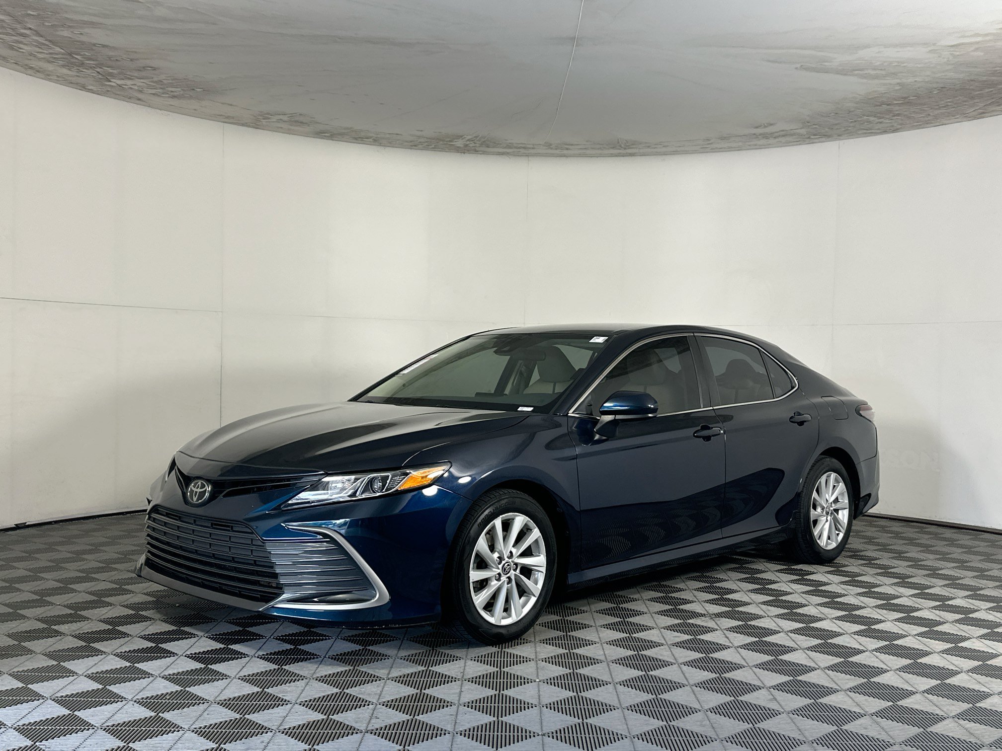 Used 2021 Toyota Camry LE FWD image 7