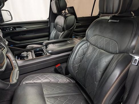 Used 2023 Jeep Grand Wagoneer Series III w/ Rear Seat Video Group 1 AWD/4WD image 10