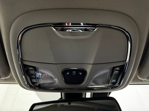 Used 2018 Jeep Cherokee Trailhawk AWD/4WD image 26