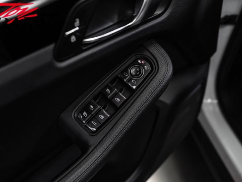 Used 2021 Porsche Macan AWD/4WD image 19