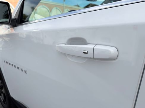 Used 2023 Chevrolet Traverse LT image 34