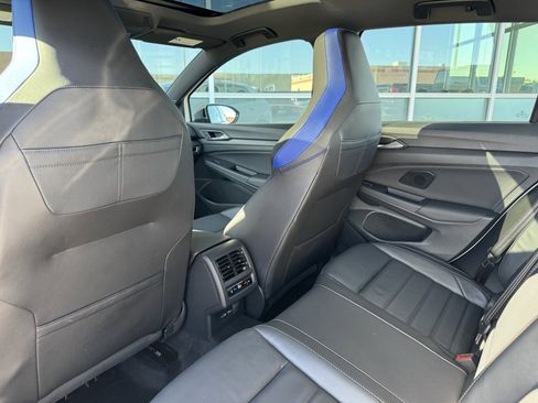 Used 2022 Volkswagen Golf R image 37