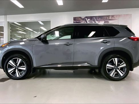 Used 2023 Nissan Rogue SL w/ SL Premium Package image 3